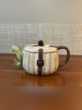 VTG 1980s-90s Eddie Bauer Fishing Creel Basket Teapot Made in Japan